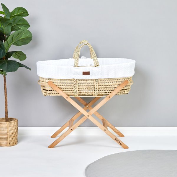 What Age Should My Baby Move from a Moses Basket to Cot?